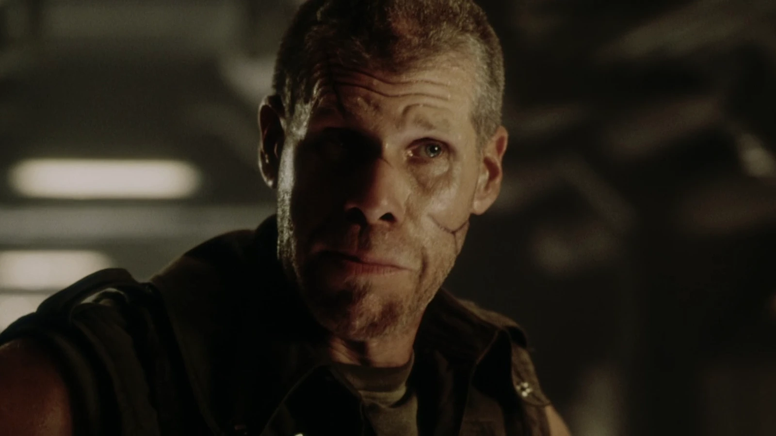 Close-up of the scarred mercenary Johner in Alien: Resurrection