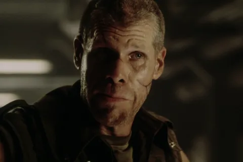 Close-up of the scarred mercenary Johner in Alien: Resurrection