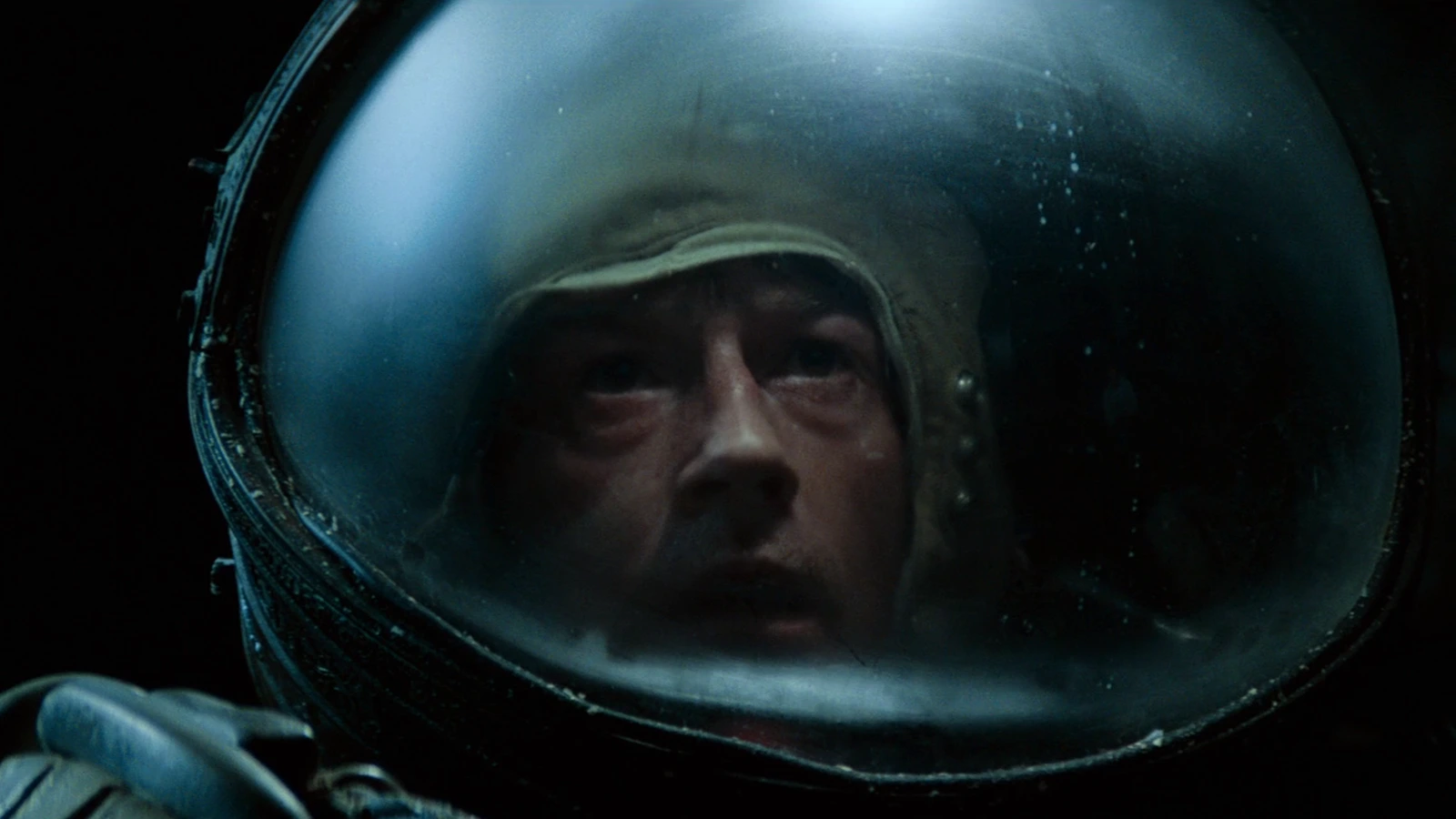 Kane in his Nostromo helmet on LV-426 in Alien