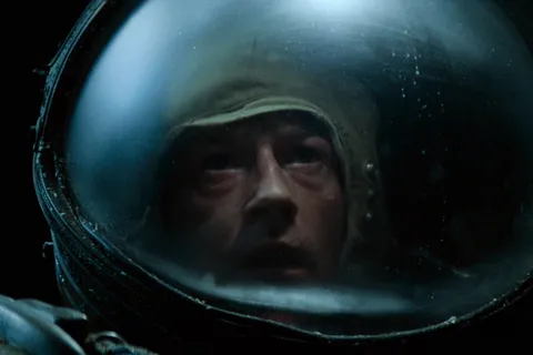 Kane in his Nostromo helmet on LV-426 in Alien