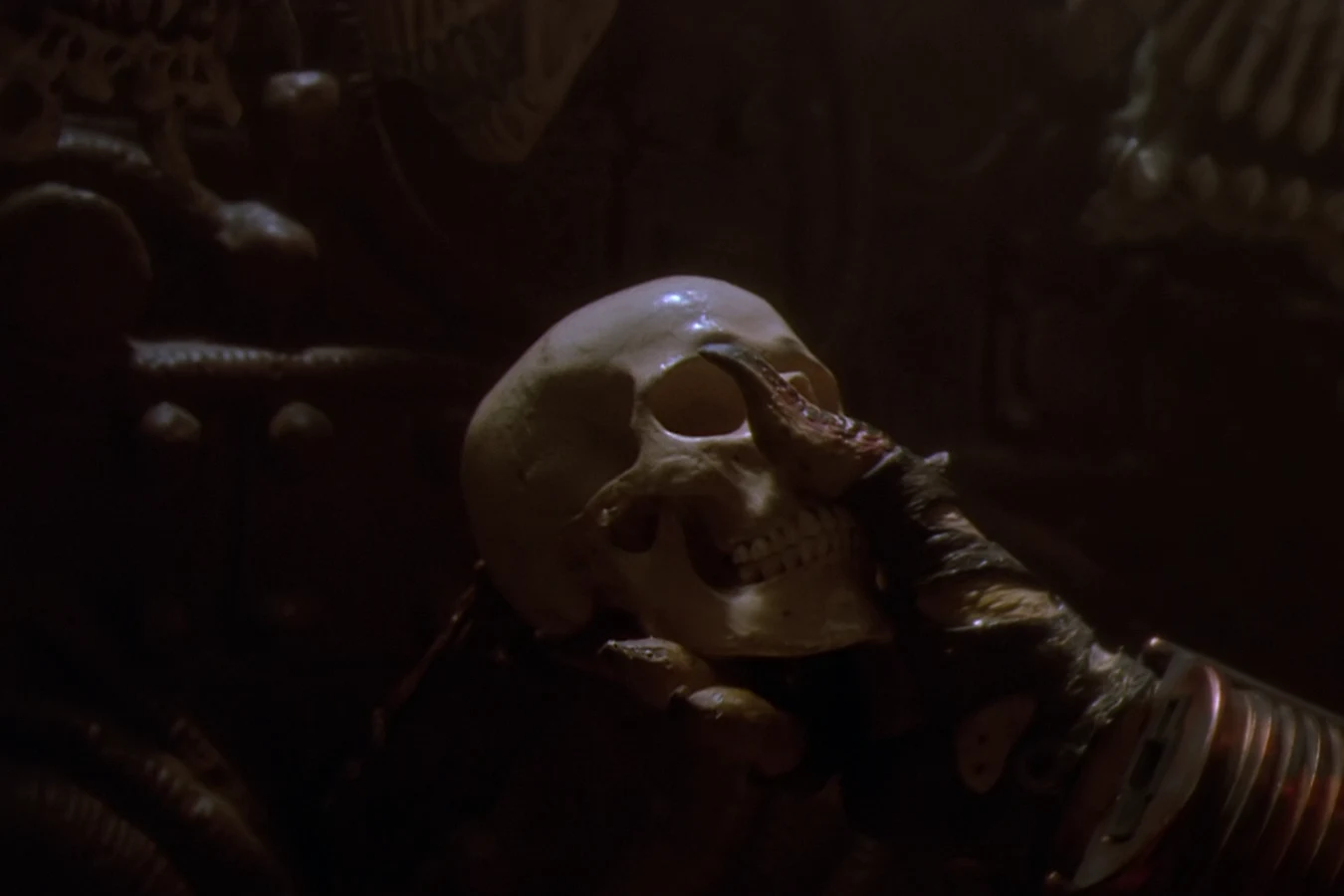The City Hunter holds up King Willie's polished skull as a trophy in its lair in Predator 2