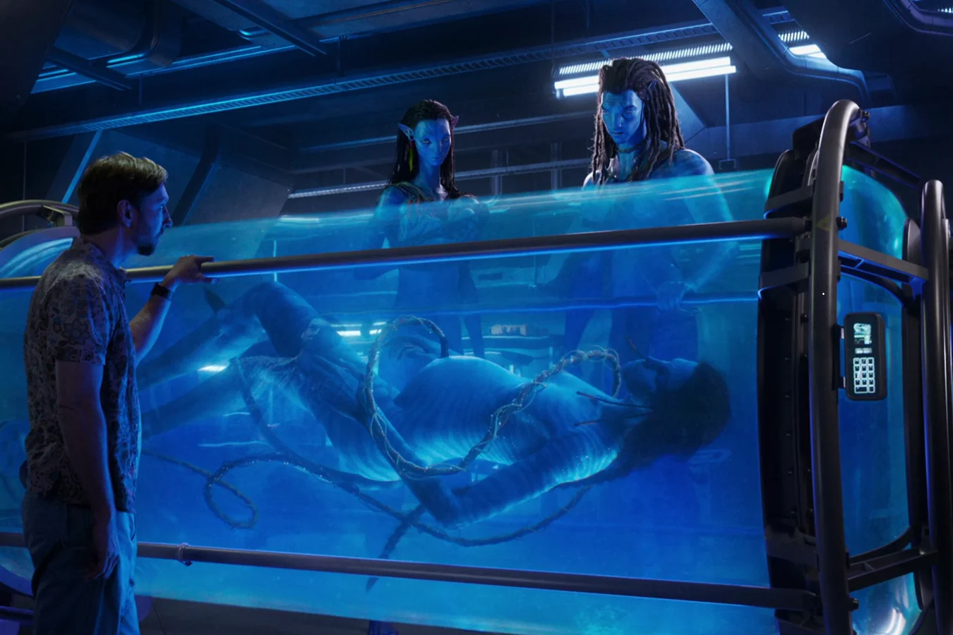 Grace Augustine's avatar kept alive in a stasis tank on Pandora
