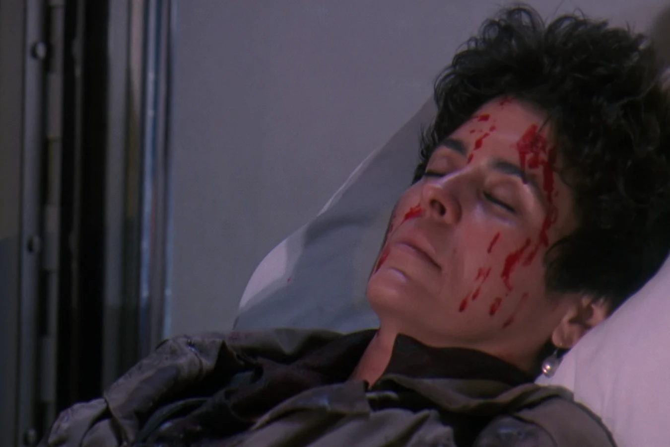 Leona Cantrell on a paramedic gurney after the subway massacre in Predator 2