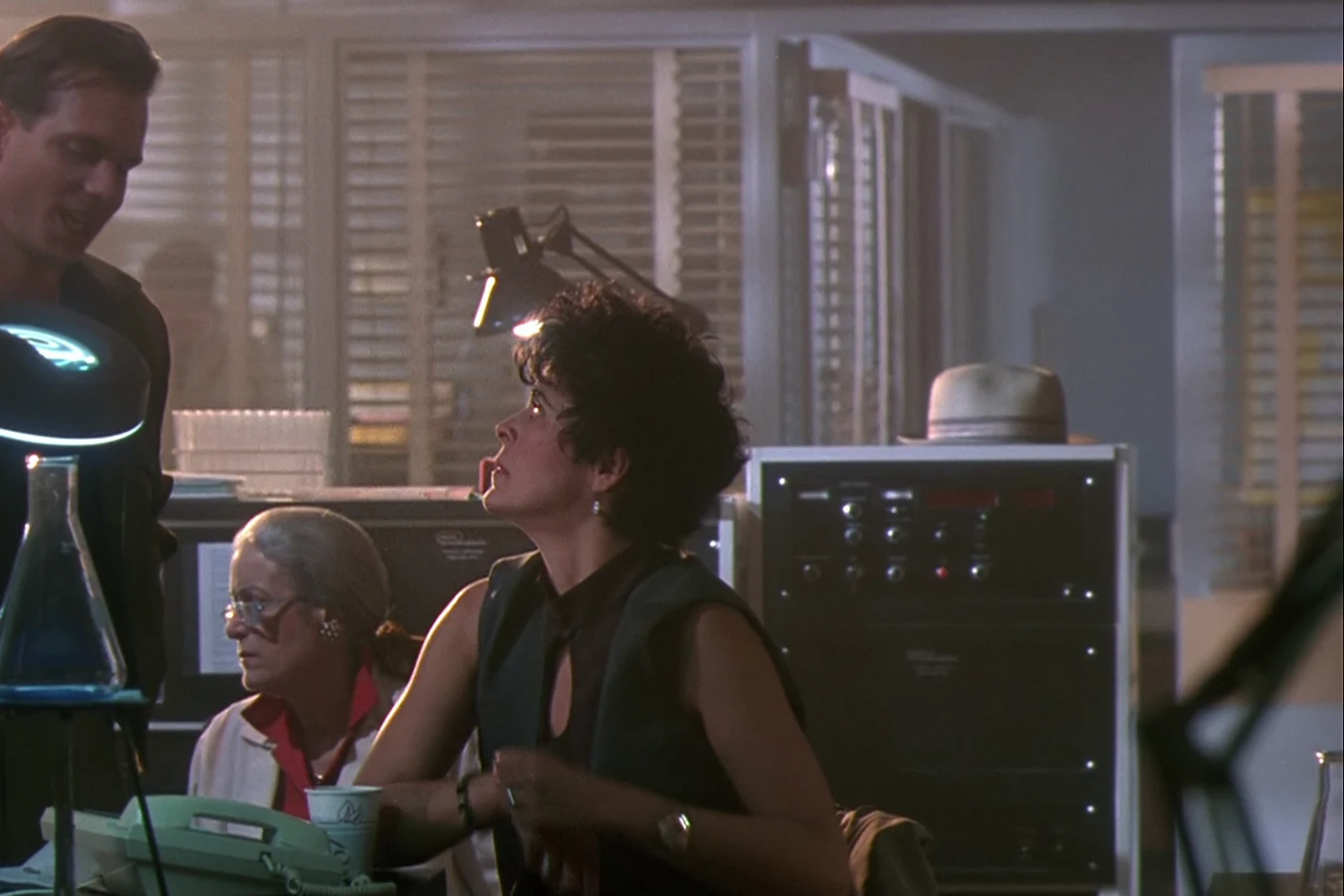 Leona Cantrell and Jerry Lambert meet with the pathologist in the lab in Predator 2