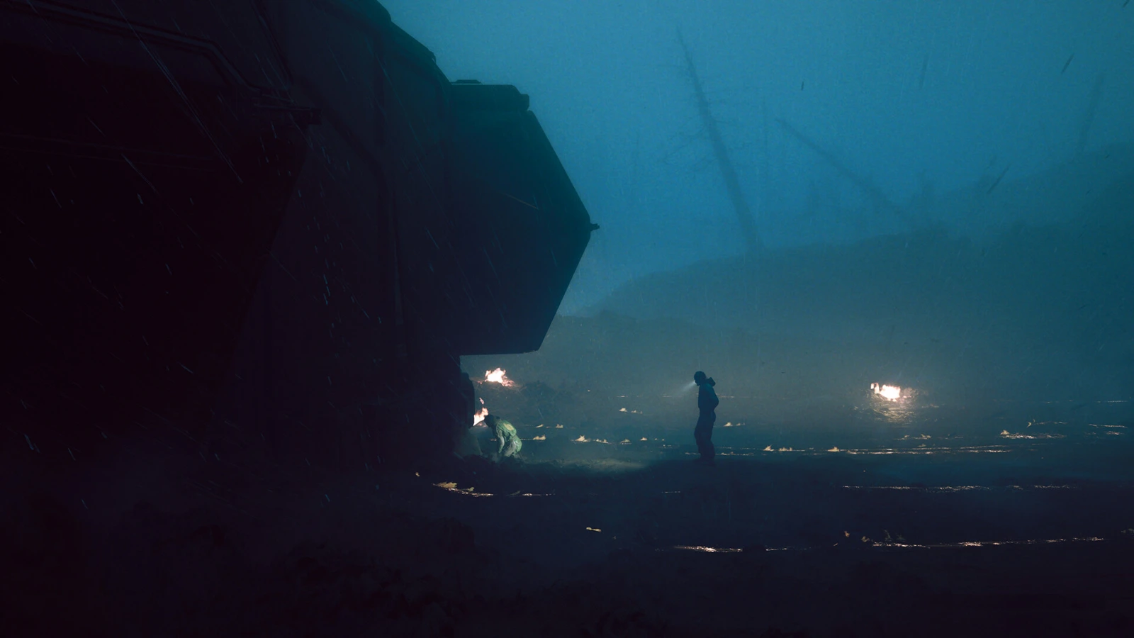 Two surveyors at the Gemini Labs wreck on storm-hit LV-921