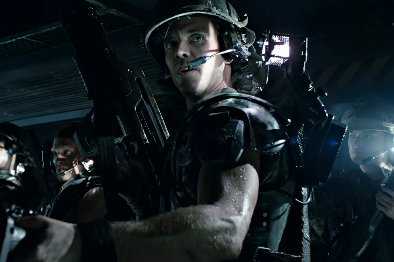 Corporal Hicks in M3 armor with a lit TNR shoulder lamp and M41A Pulse Rifle during the Hadley's Hope sweep in Aliens