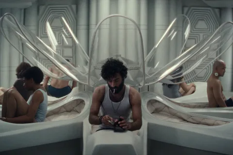 Maginot crew members in the hypersleep bay of the USCSS Maginot in Alien: Earth