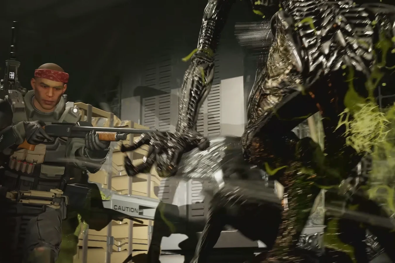 Marauder Marine firing a shotgun into a Xenomorph at close range in Aliens Fireteam Elite 2