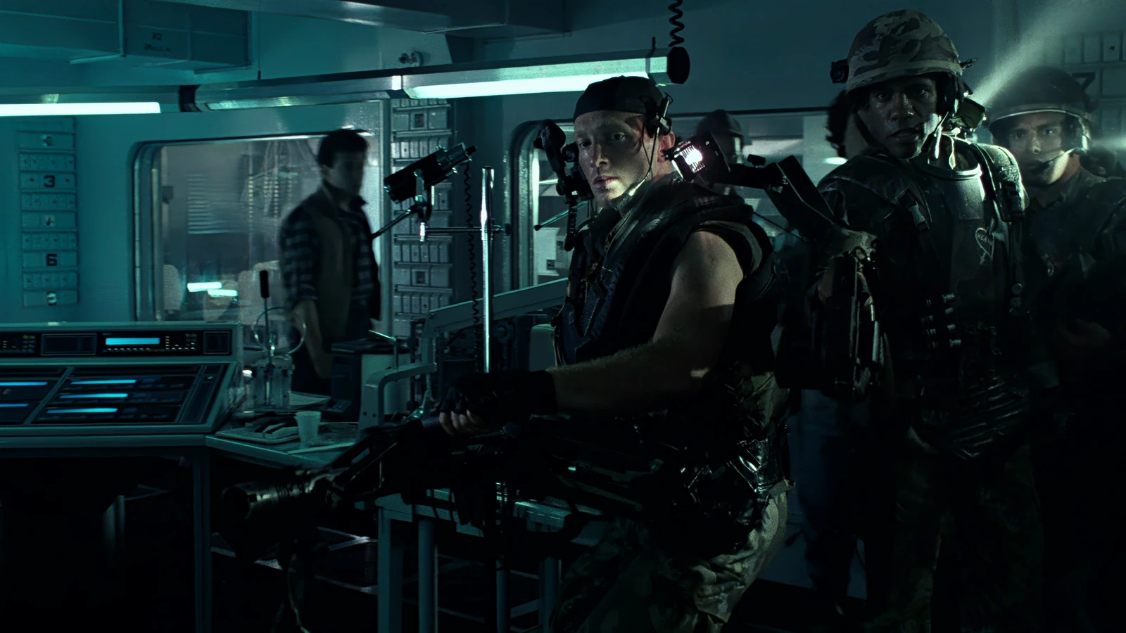 PFC Mark Drake with the M56 smartgun in Hadley's Hope Operations in Aliens