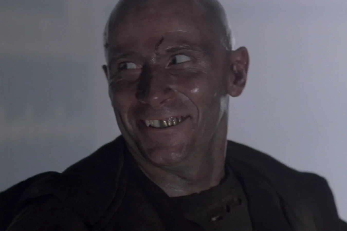 Morse smiling with gold teeth in Alien 3