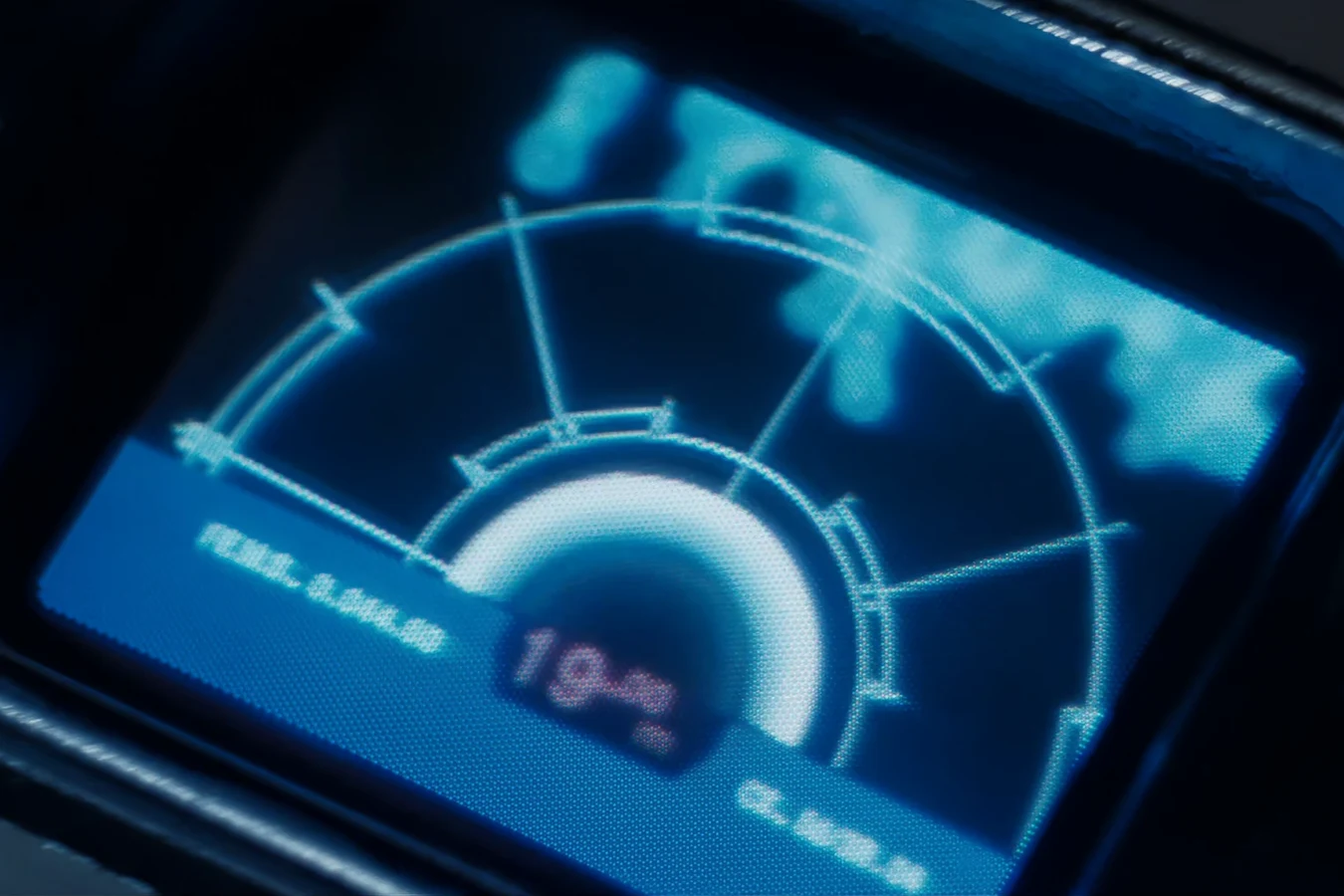 M314 motion tracker screen showing a xenomorph swarm as glowing contacts at about 19 meters