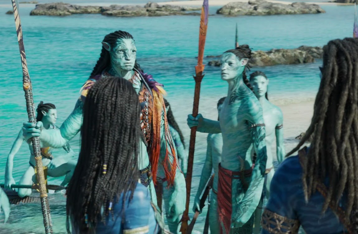 Metkayina Clan members from Avatar: The Way Of The Water with fishing spears