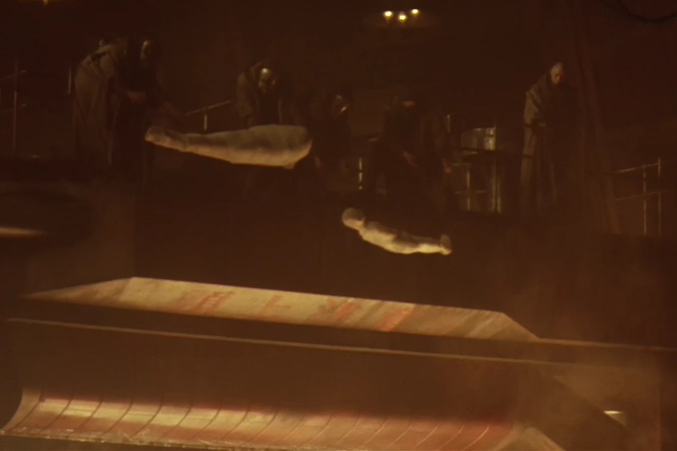 Wrapped bodies of Newt and Hicks lowered into the Fiorina 161 furnace in Alien 3
