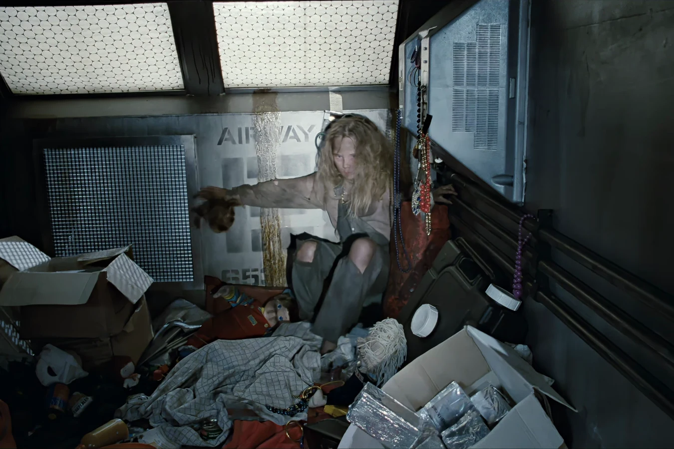 Newt hiding in an AIRWAY vent junction with Casey the doll in Aliens