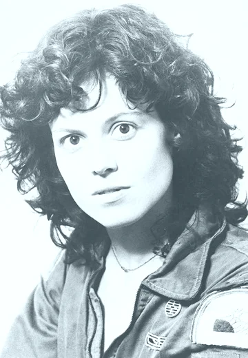 Ellen Ripley crew dossier portrait