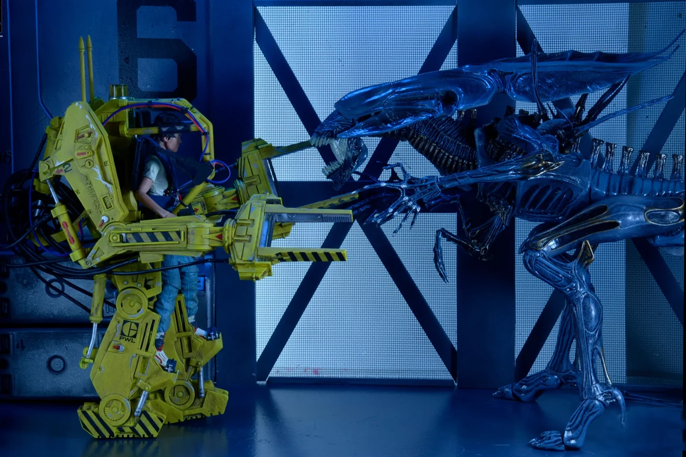 NECA 7-inch scale Aliens P-5000 Power Loader deluxe vehicle posed with Ripley against the Alien Queen