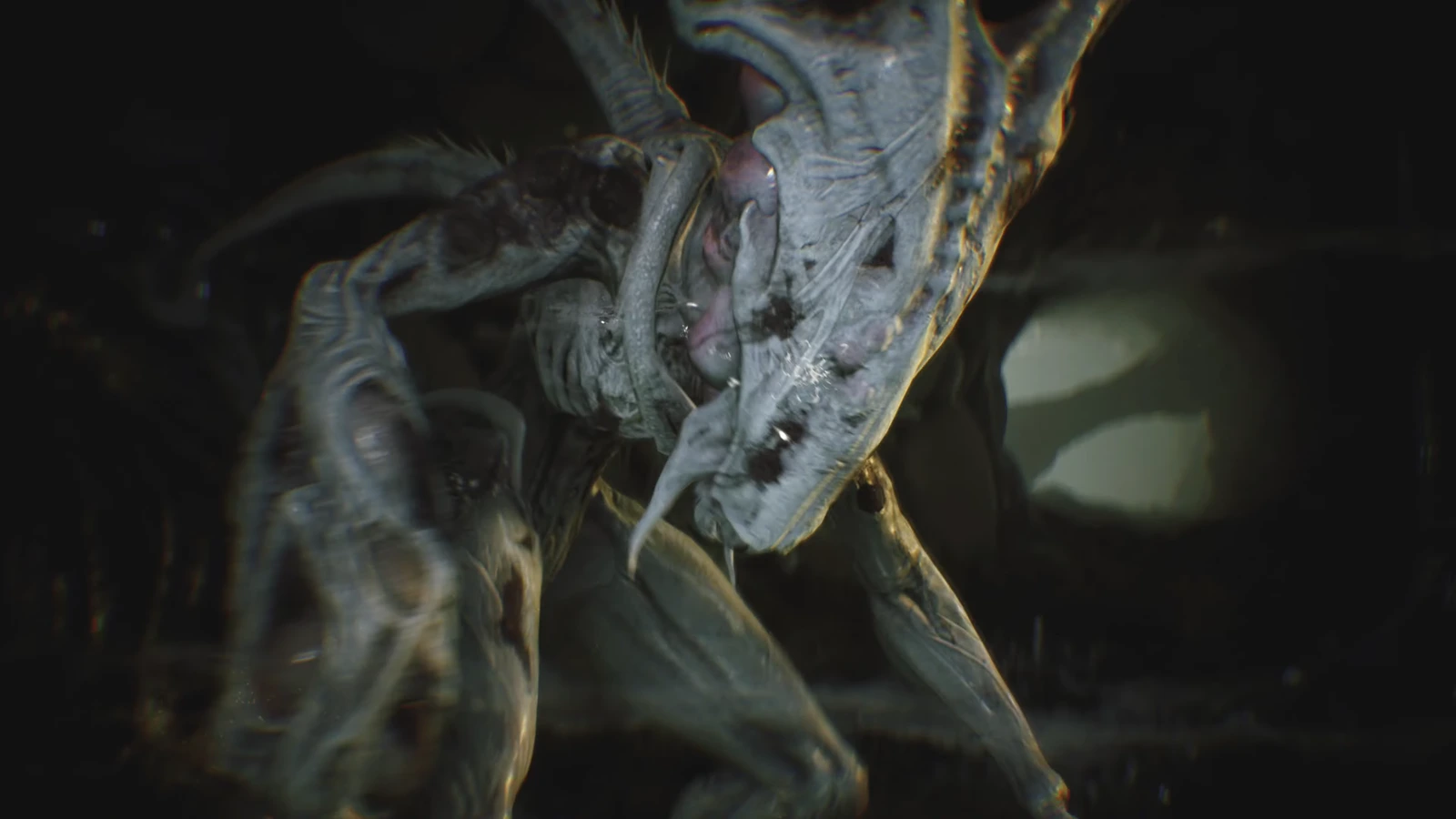 The Pathogen Queen lunging forward in a dark hive under LV-895
