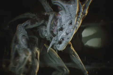 The Pathogen Queen lunging forward in a dark hive under LV-895