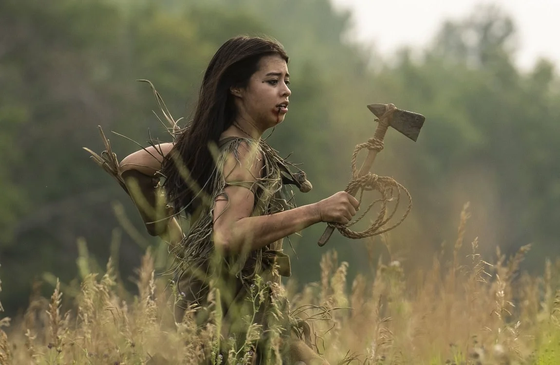 Naru runs with her tomahawk through the grasslands in Prey