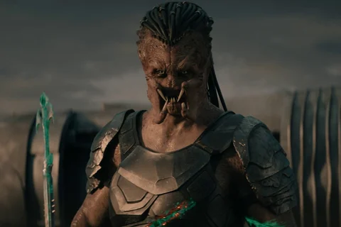 Dek Predator at the end of Predator: Badlands