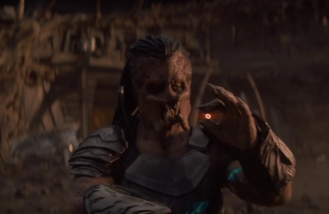 Dek Predator obtaining a cloaking chip ring in Predator: Badlands