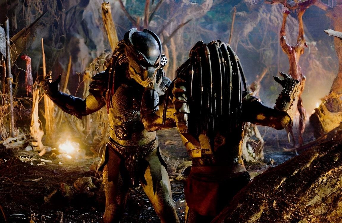 The Berserker Predator fights the Crucified Predator in Predators