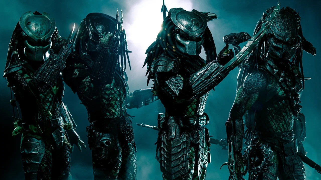 A group of Predators consisting of members from multiple Yautja clans. Image by Moz Toy Photography.