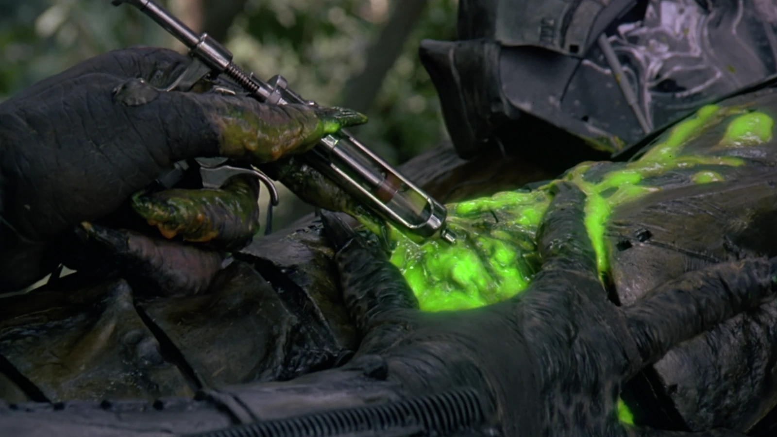 The Jungle Hunter healing himself with the Medicomp in Predator