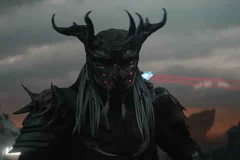 Njohrr Predator with his shoulder cannon from Predator: Badlands
