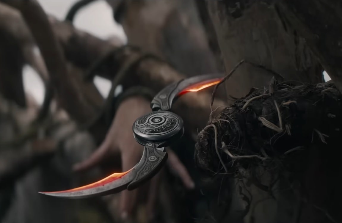 The Two-bladed shuriken from Predator: Badlands