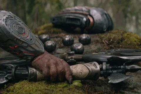 Yautja Weapons used by Dek in Predator: Badlands