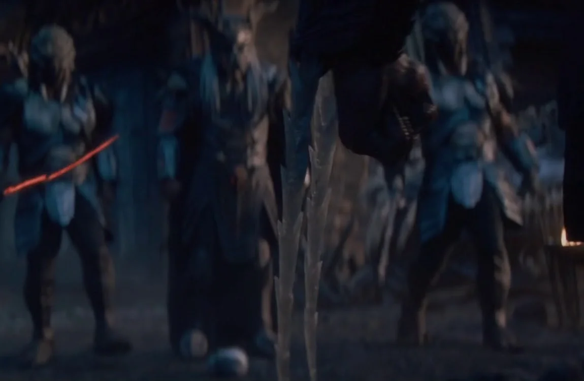 Dek Predator using glass shard wristblades in Predator: Badlands