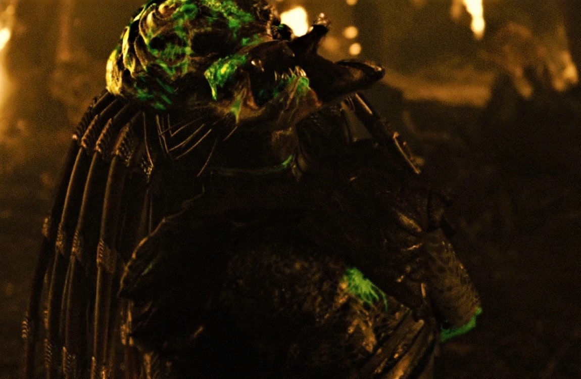 The Berserker Predator loses an arm and head in Predators