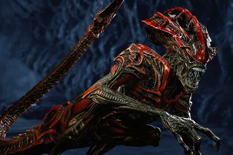 Prowler Xenomorph crouched with a raised tail in Aliens: Fireteam Elite