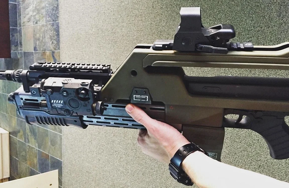 The Alien 5 Pulse Rifle concept with RIS attachments