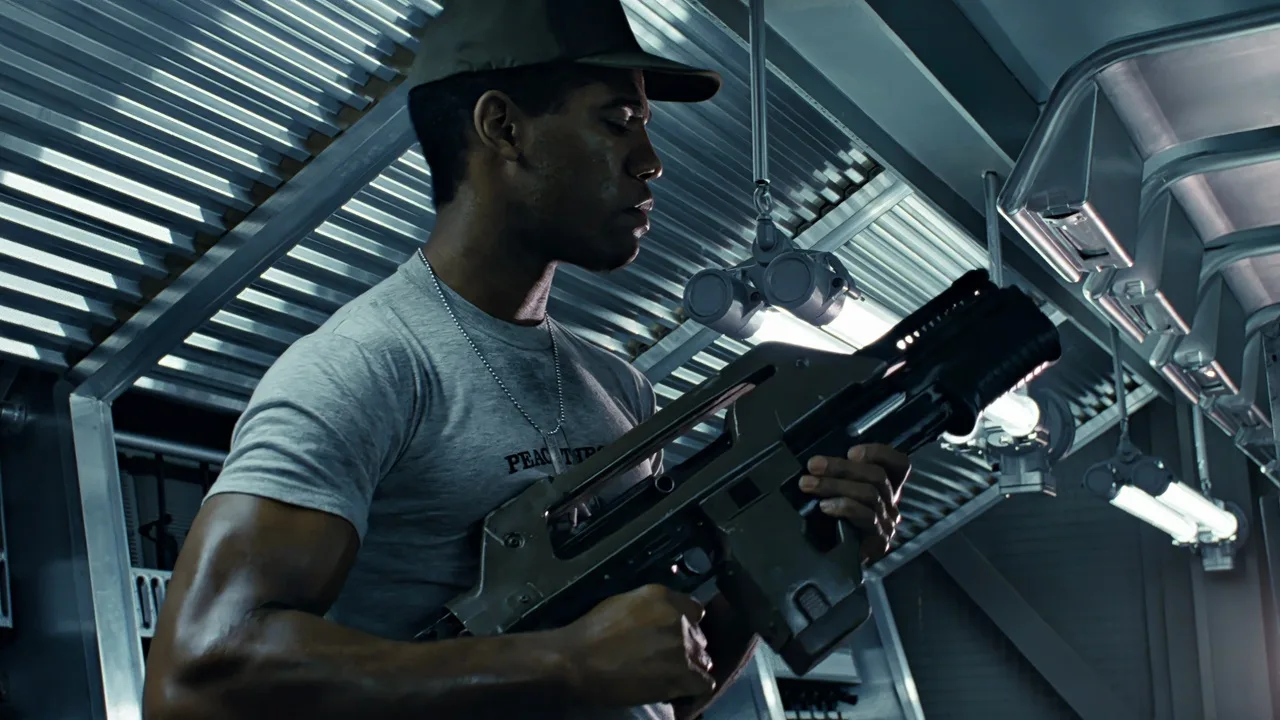 Private Frost holding an M41A Pulse Rifle aboard the USS Sulaco in Aliens