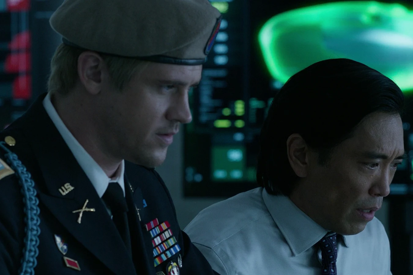 Quinn McKenna watching a man sealed inside the Predator Killer armor