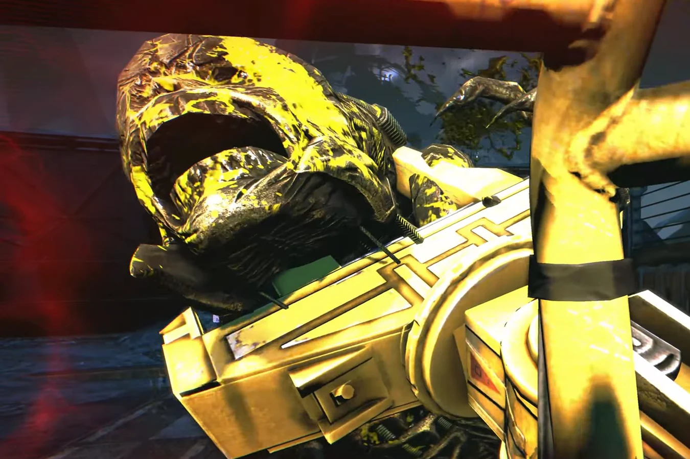 The Raven Xenomorph dead after Corporal Winter broke its neck with a Power Loader