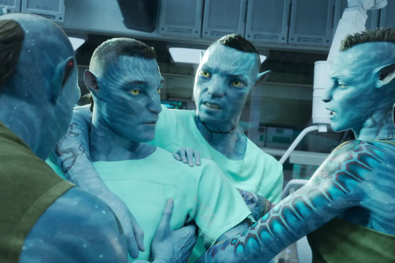 Recom Quaritch waking up among other Recombinant soldiers