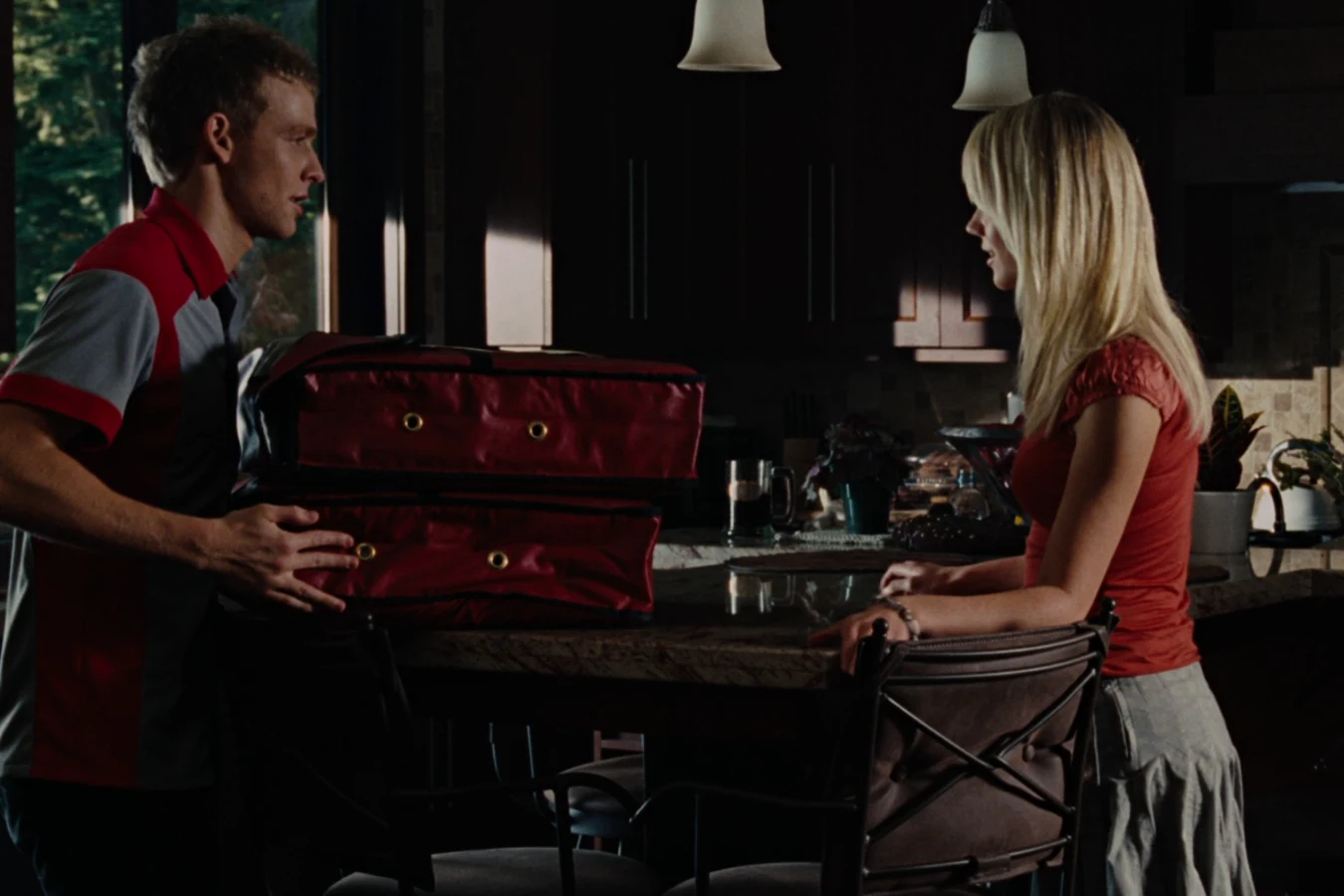 Ricky Howard delivers a pizza to Jesse Salinger in her kitchen in Aliens vs. Predator: Requiem
