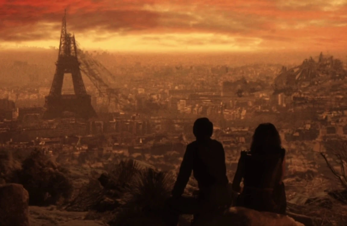 Ripley 8 and Call overlooking ruined Paris after landing on Earth