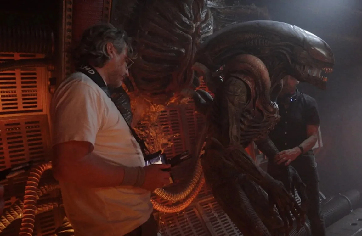 Director Fede Alvarez with a man-in-suit Xenomorph