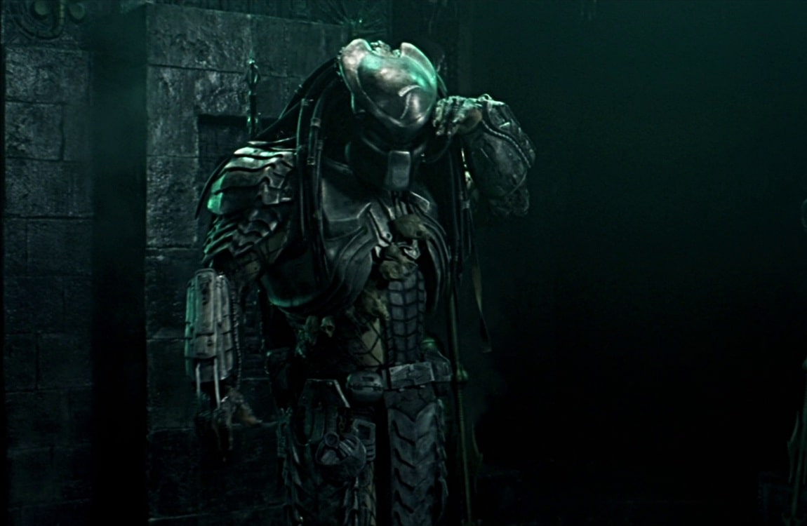 The armor and gear of Scar Predator
