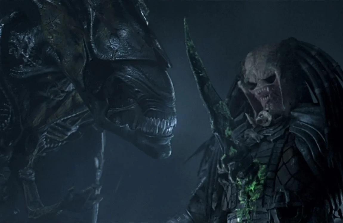 Scar Predator is stabbed by the Alien Queen