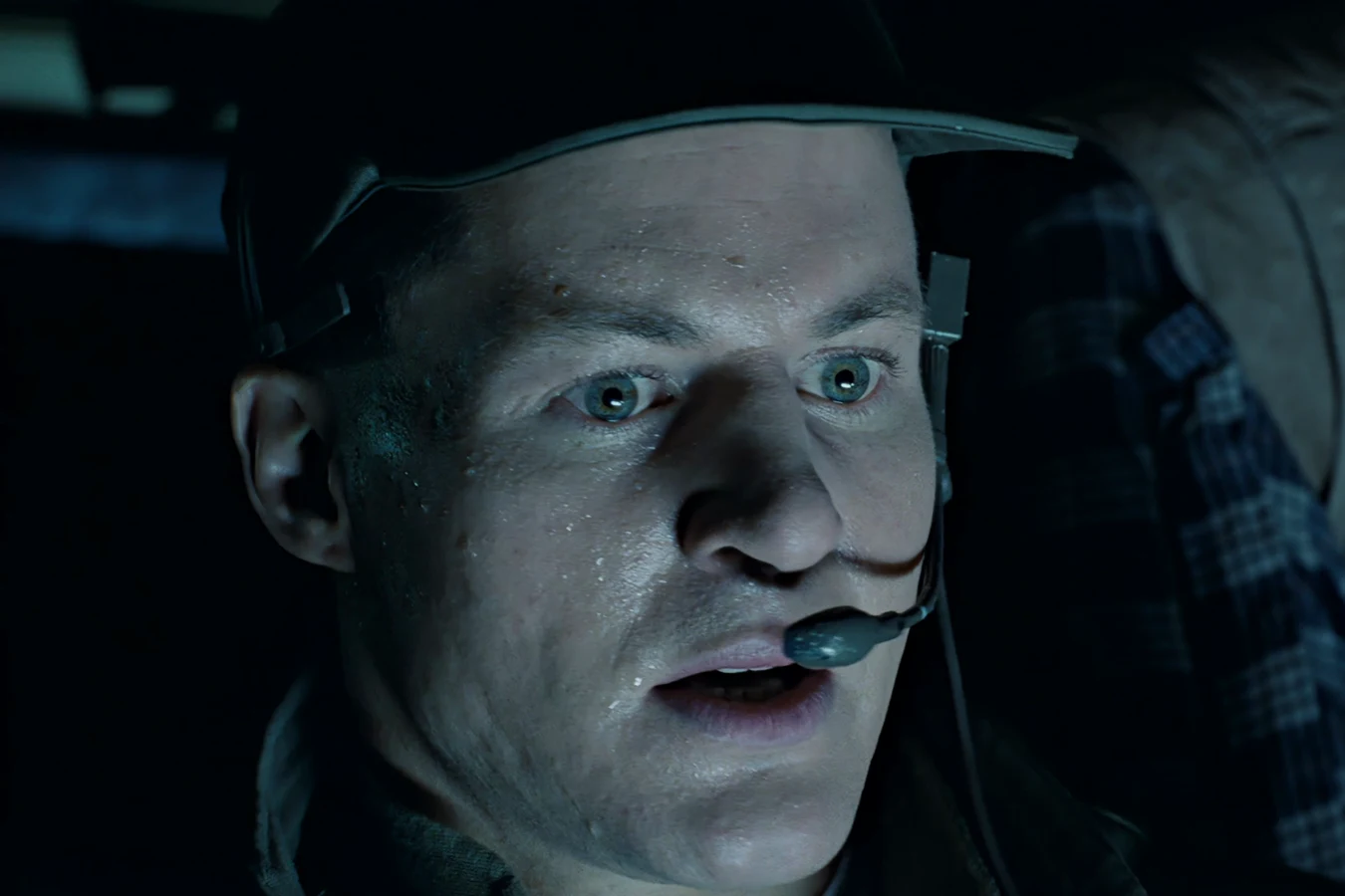 Lieutenant Gorman sweating at the APC headset as the hive ambush starts in Aliens