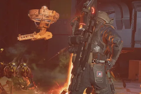 Specialist class Marine with a hovering turret fighting Xenomorphs in Aliens Fireteam Elite 2
