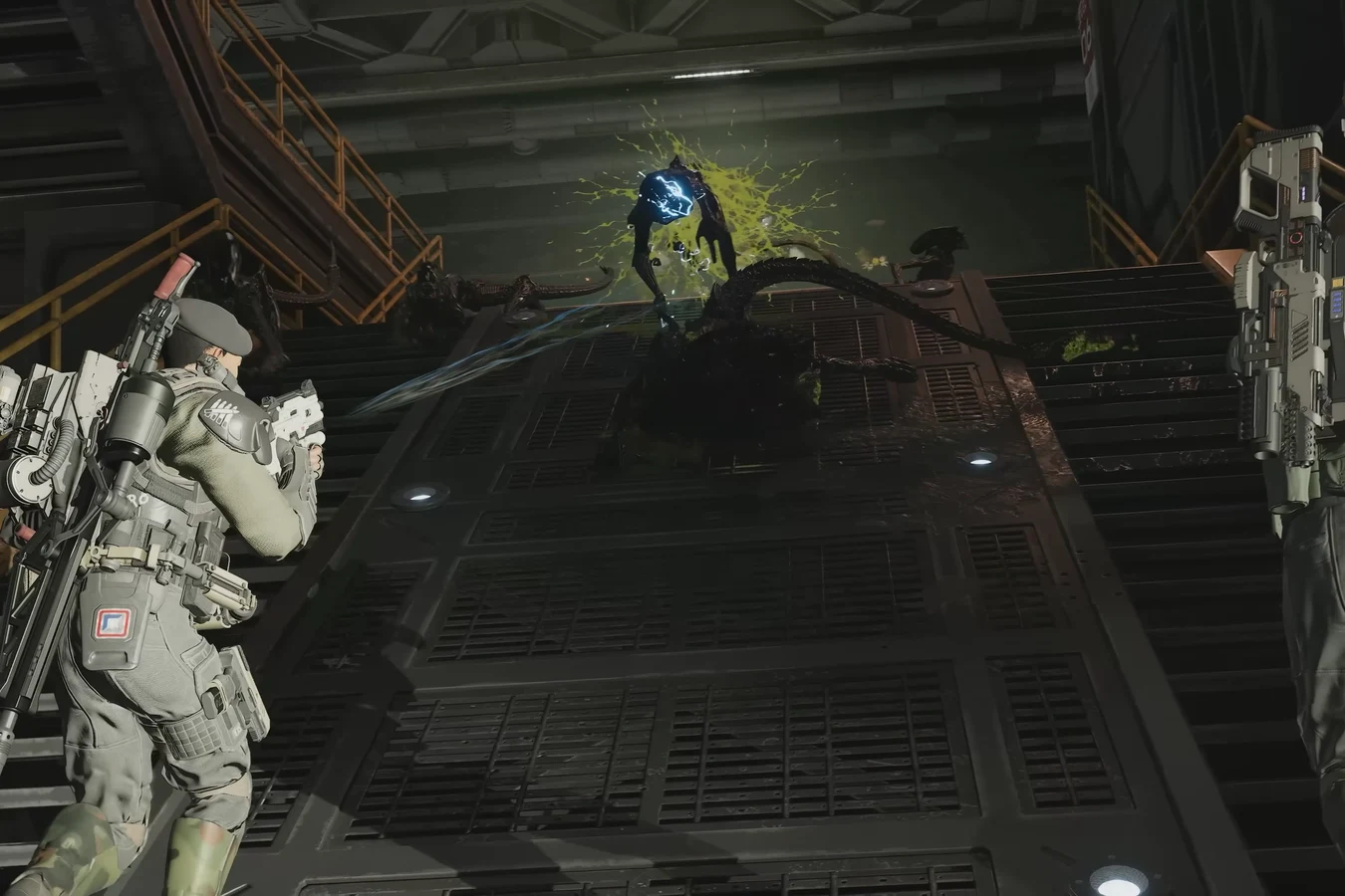Specialist Marine hitting a Xenomorph with an energy attack on an industrial stairway in Aliens Fireteam Elite 2