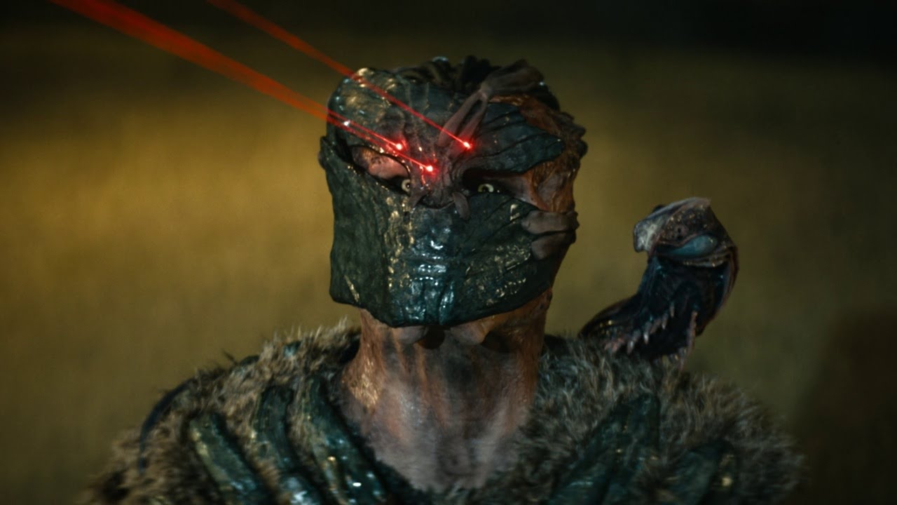 Dek using an organic shoulder cannon