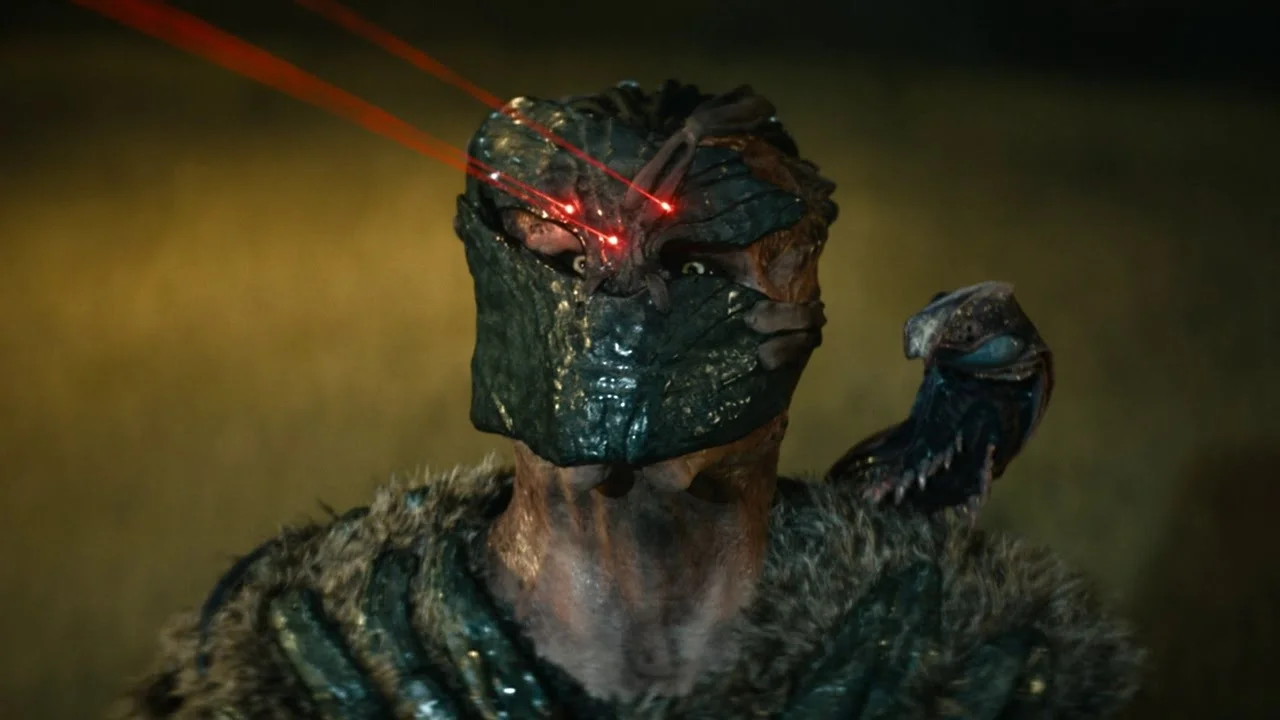 Dek using an organic shoulder cannon