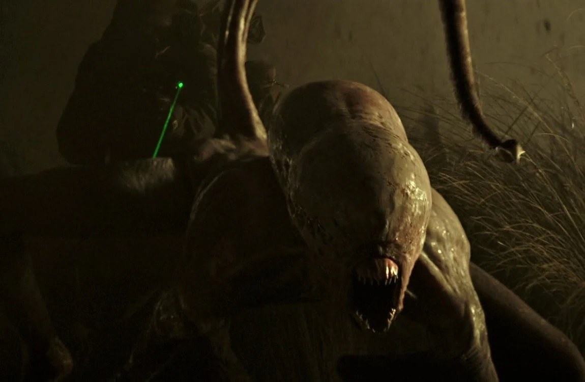 A Neomorph lunging through tall grass in Alien Covenant